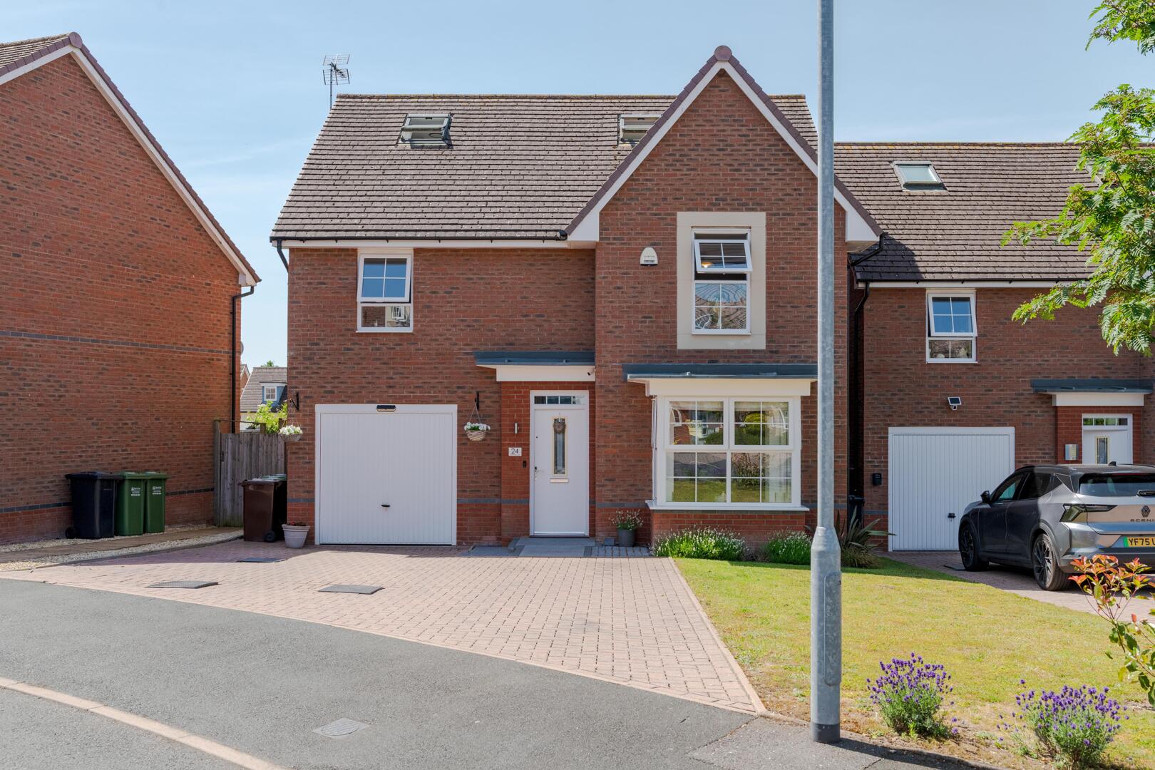 5 bed property in Gladstone Place, Kidderminster